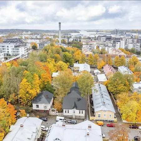 Upea Puutalohuoneisto, Omalla Parkkipaikalla *