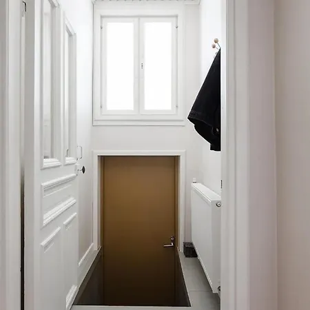 Upea Puutalohuoneisto, Omalla Parkkipaikalla