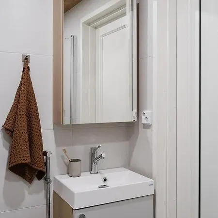 Upea Puutalohuoneisto, Omalla Parkkipaikalla