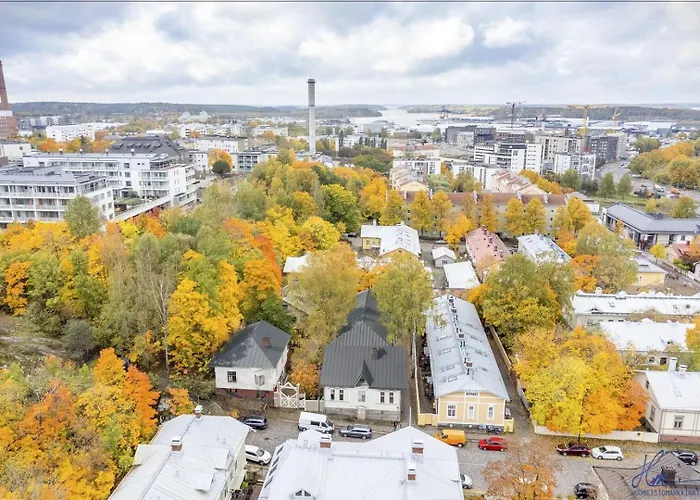 Upea Puutalohuoneisto, Omalla Parkkipaikalla *
