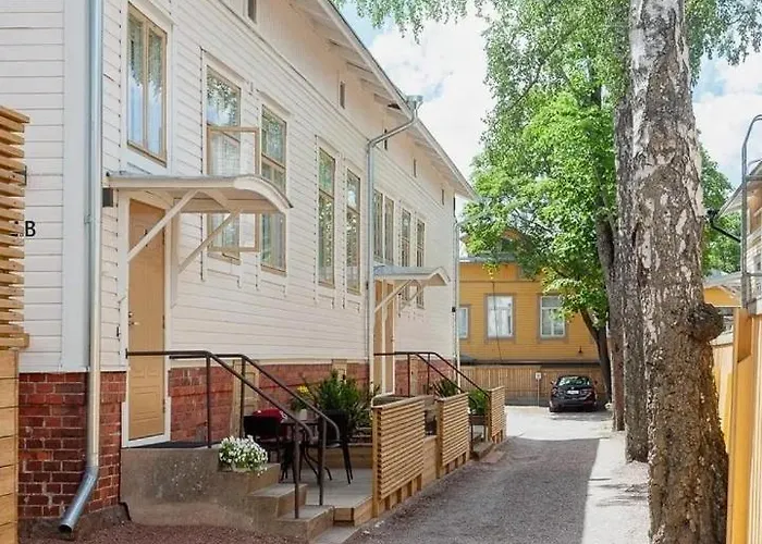 Upea Puutalohuoneisto, Omalla Parkkipaikalla *